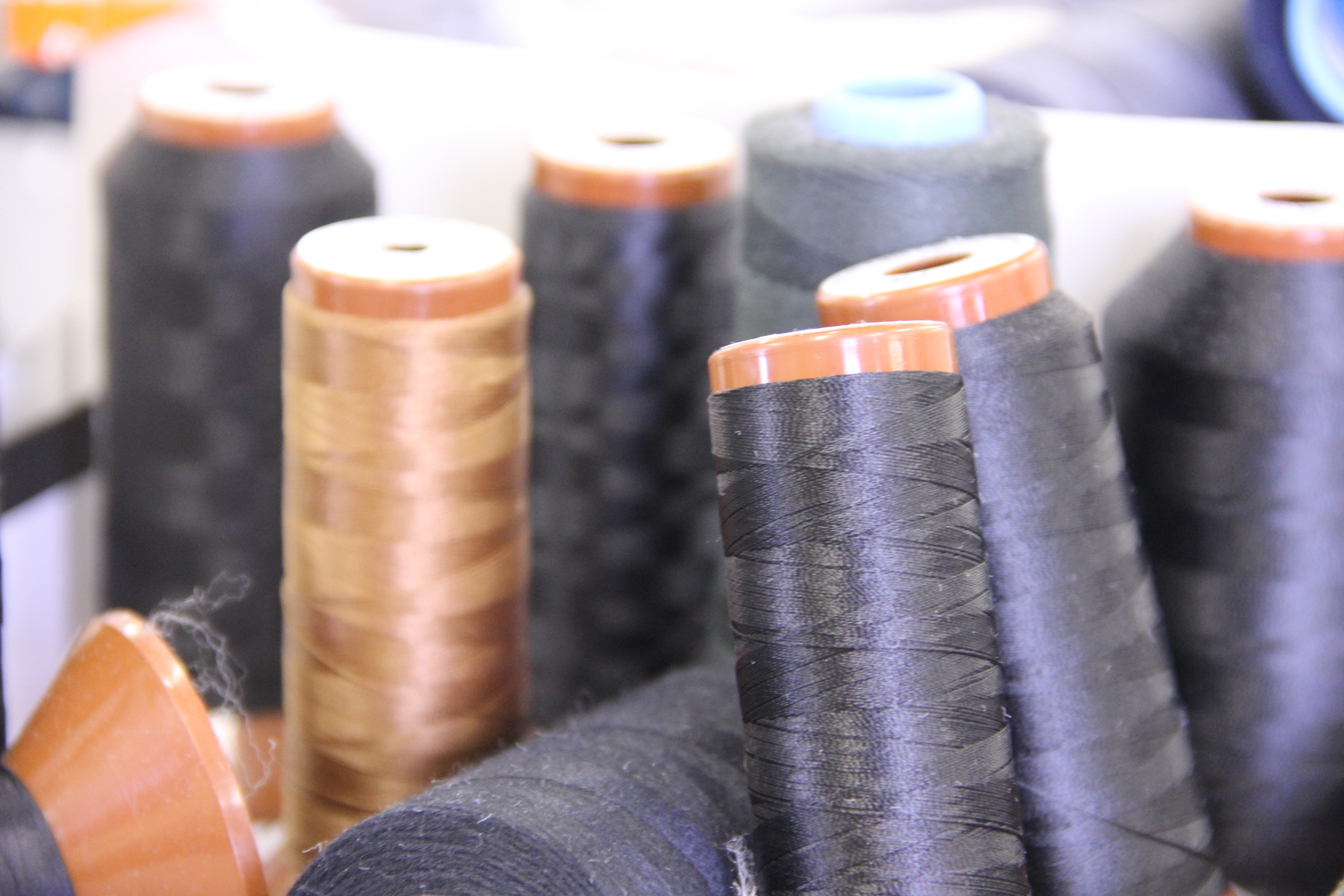 レディスパンツを縫製する国はどうやって決めているのか