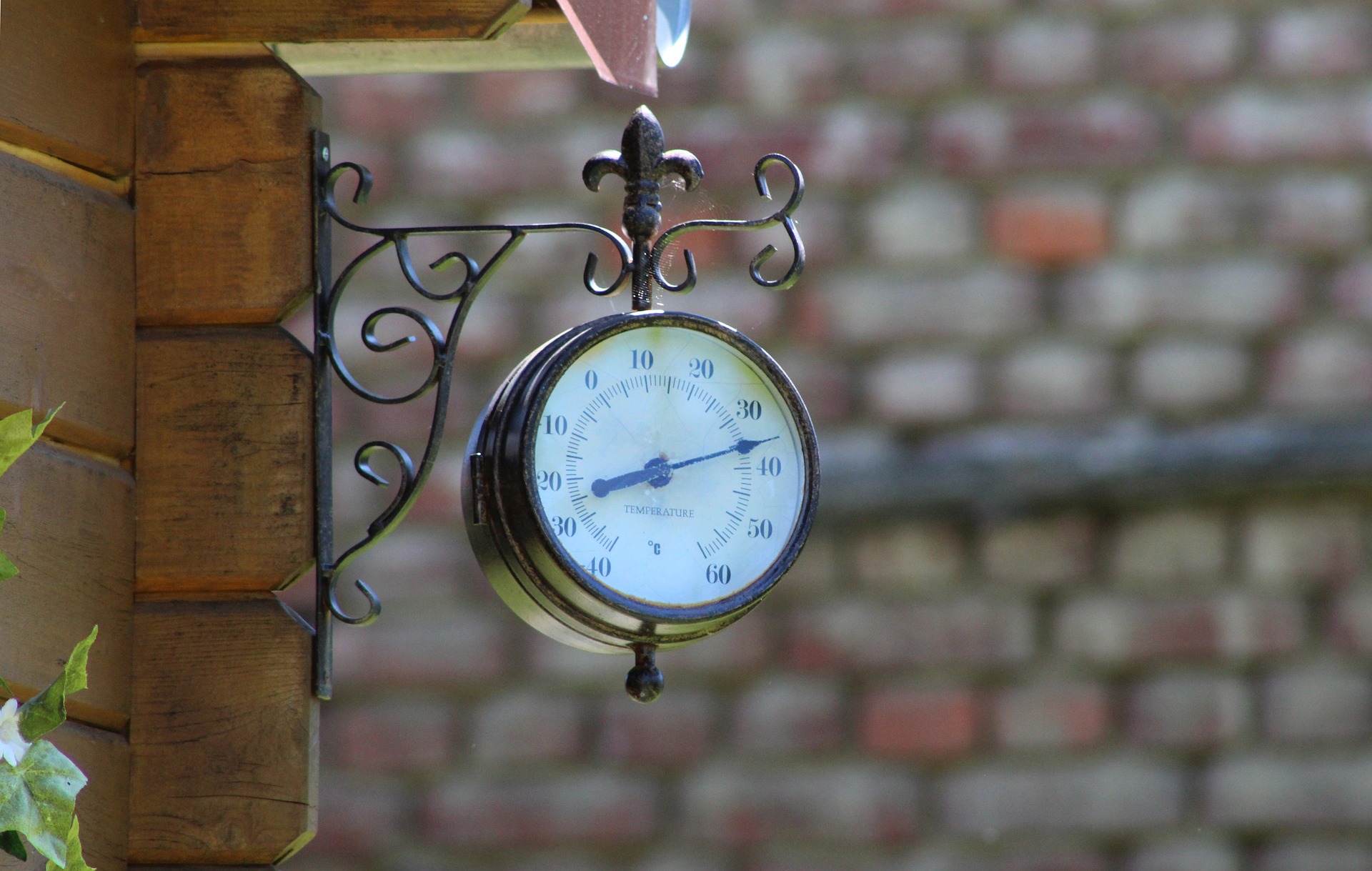 汗・水を素早く吸い、早く乾く！|吸水速乾性について