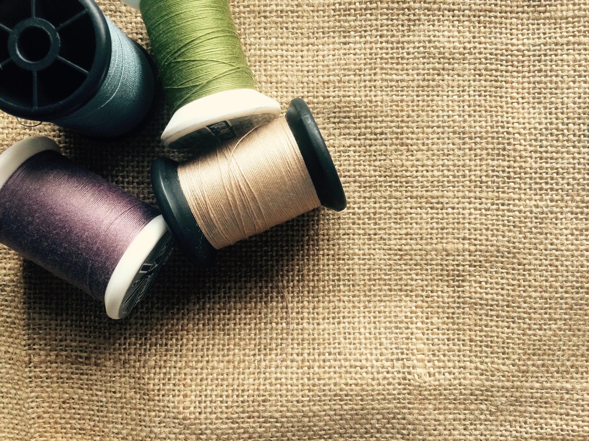 レディースパンツの企画に役立つ｜織物と編物の特徴